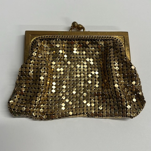 Whiting and Davis Metal Mesh Goldtone Kisslock Change Purse Wallet - Picture 2 of 5